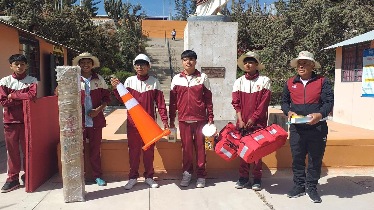 Fortalecen la prevención de riesgos en colegios con kits de emergencia