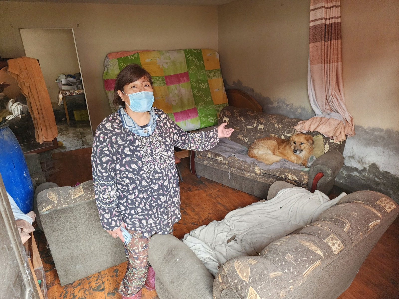 Aguas residuales inundan viviendas en Bustamante y Rivero