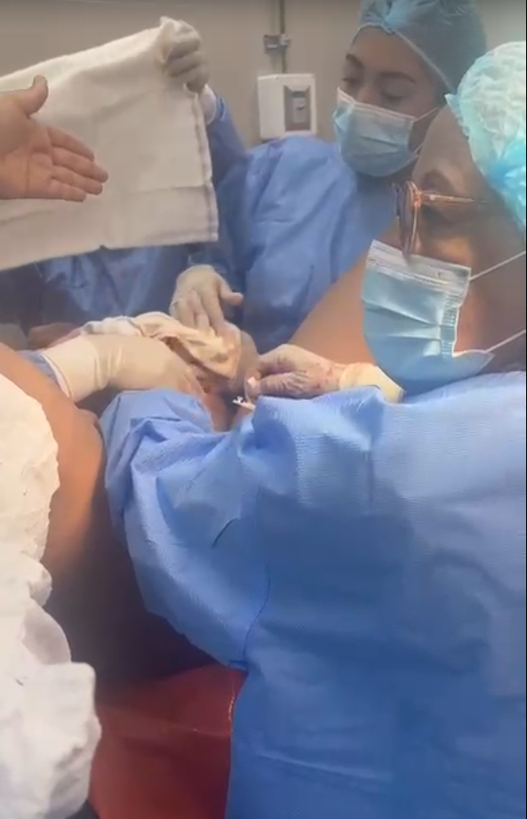 Otra madre y bebé fueron maltratados en sala de partos del hospital Goyeneche