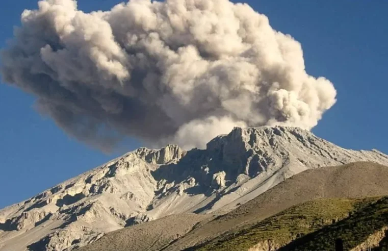 Continúa la alerta en el volcán Sabancaya tras nuevas explosiones