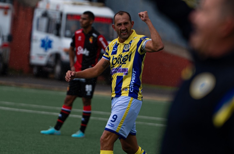 Hernán Barcos le quitó el invicto al FBC Melgar