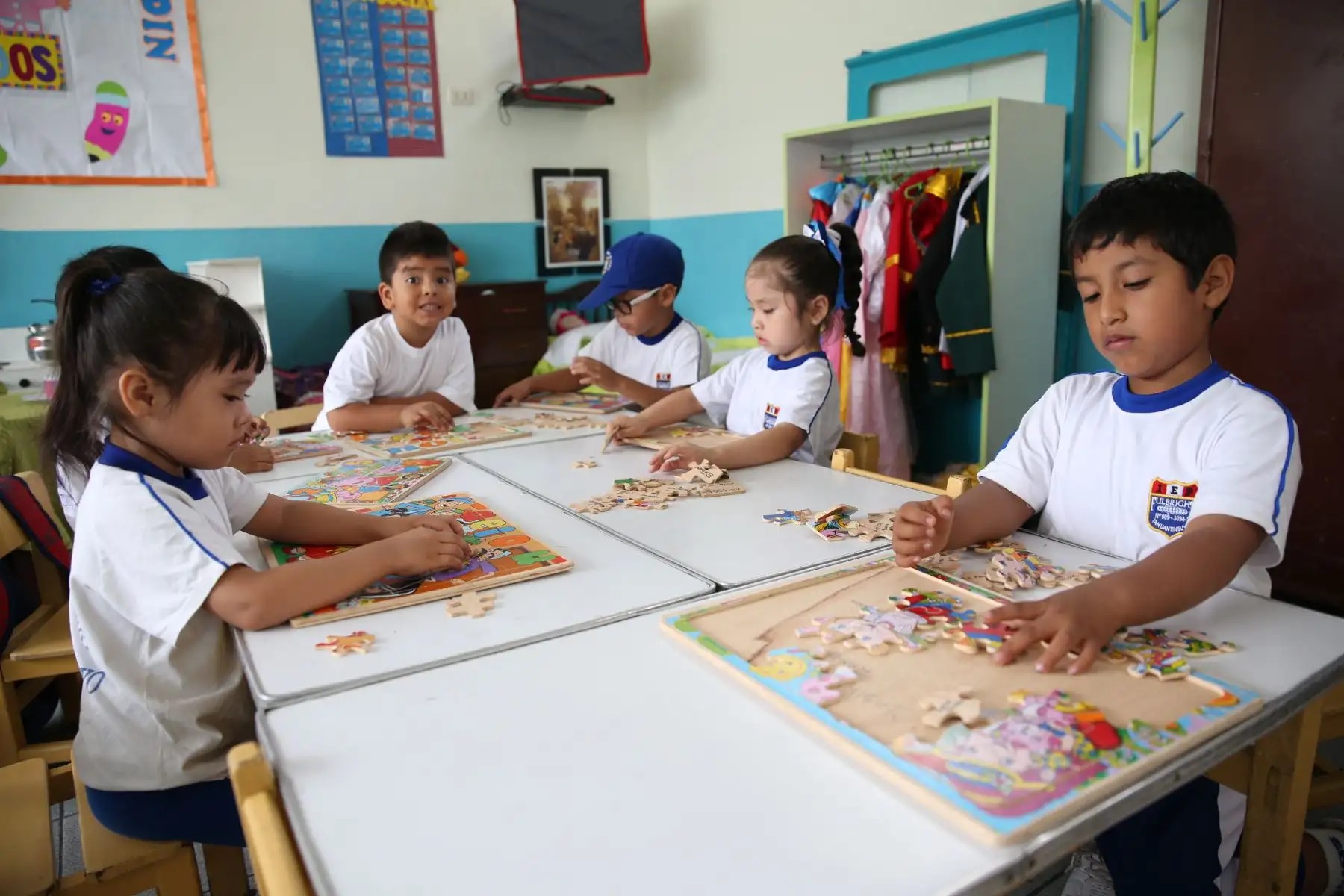 Más de 900 mil libros y materiales educativos distribuye el Minedu