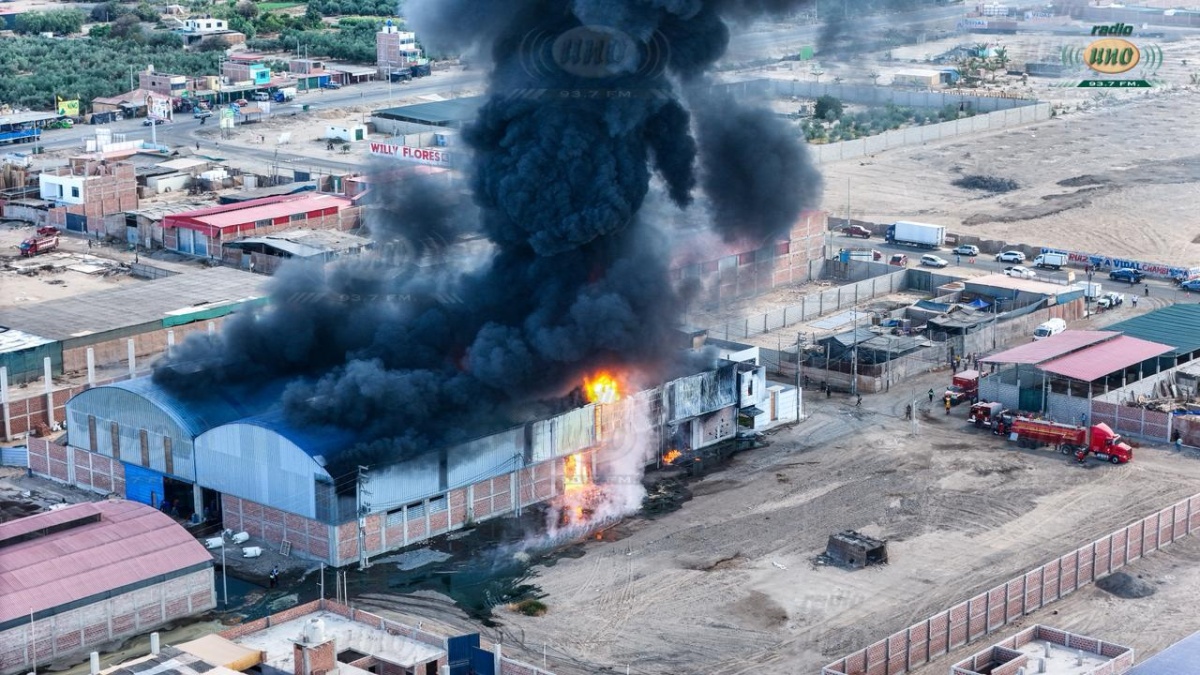 Incendio destruye dos almacenes de aceite de oliva en La Yarada – Los Palos