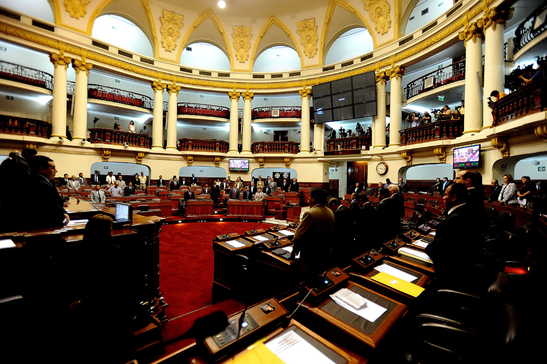 Bancadas de izquierda impulsan interpelación a 2 ministros por nueva Carretera Central