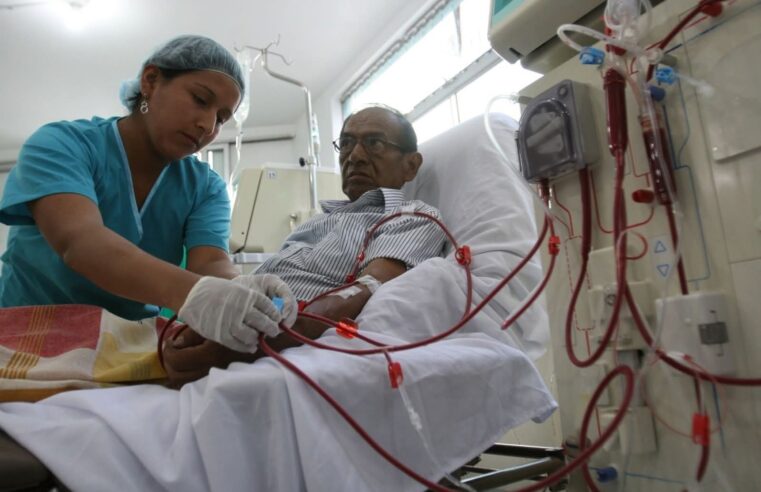 Pacientes renales exigen que EsSalud siempre esté abastecido con medicamentos