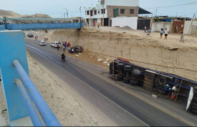 Choque entre tráiler y auto en Camaná deja varios heridos