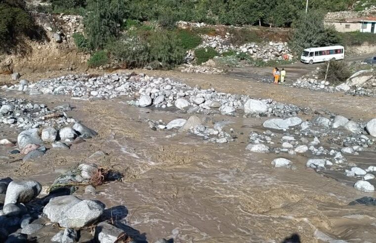 Vías interrumpidas en cuatro provincias por derrumbes y huaicos