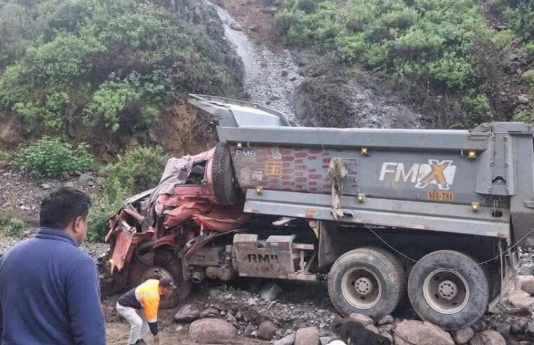 Conductor muere tras volcadura de volquete en Ispacas