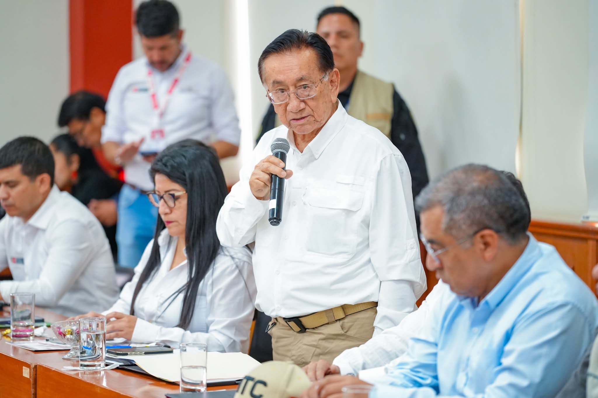 Presidente Balcázar visita Arequipa deja solo promesas, sin ayuda concreta