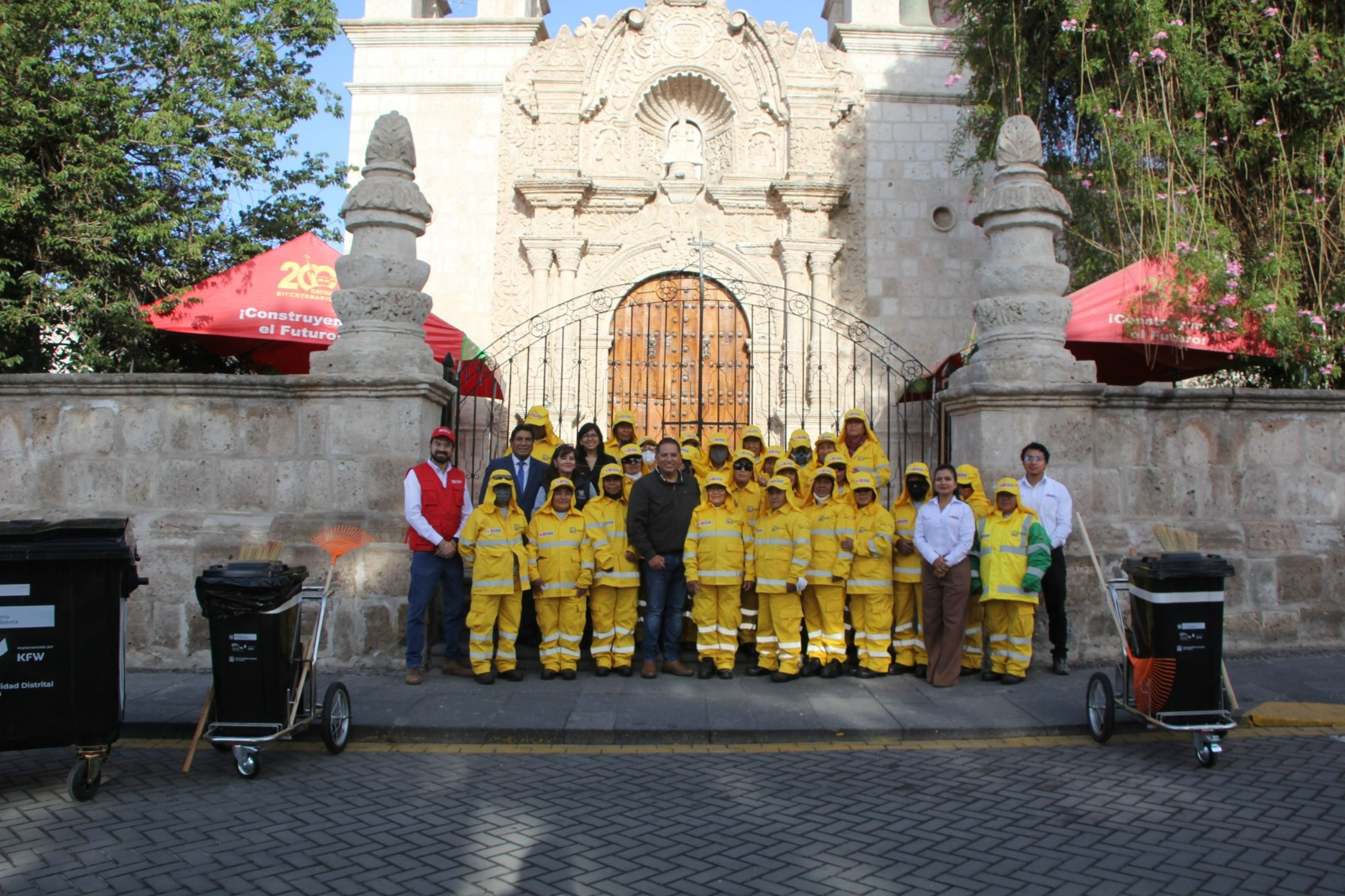 Cayma fortalece el servicio de limpieza pública con nuevos equipos