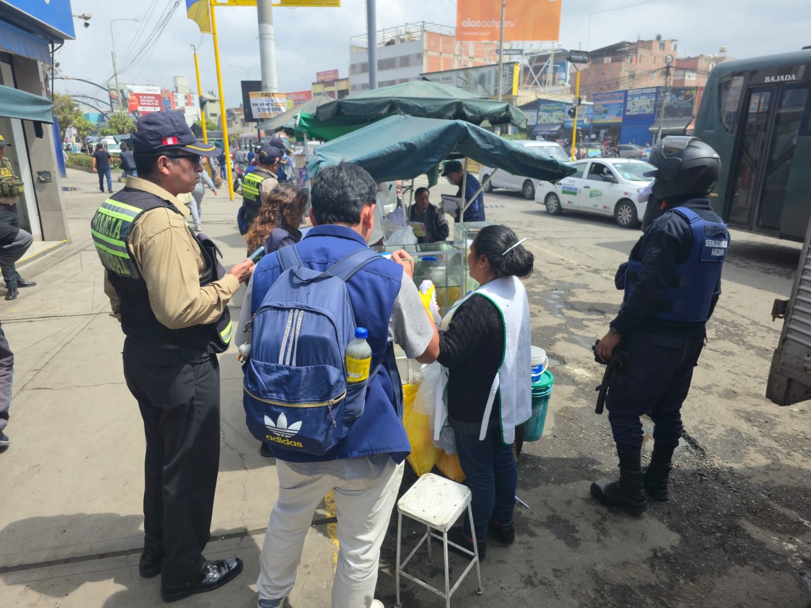 MPA sanciona a comerciantes informales del Cercado en operativo inopinado