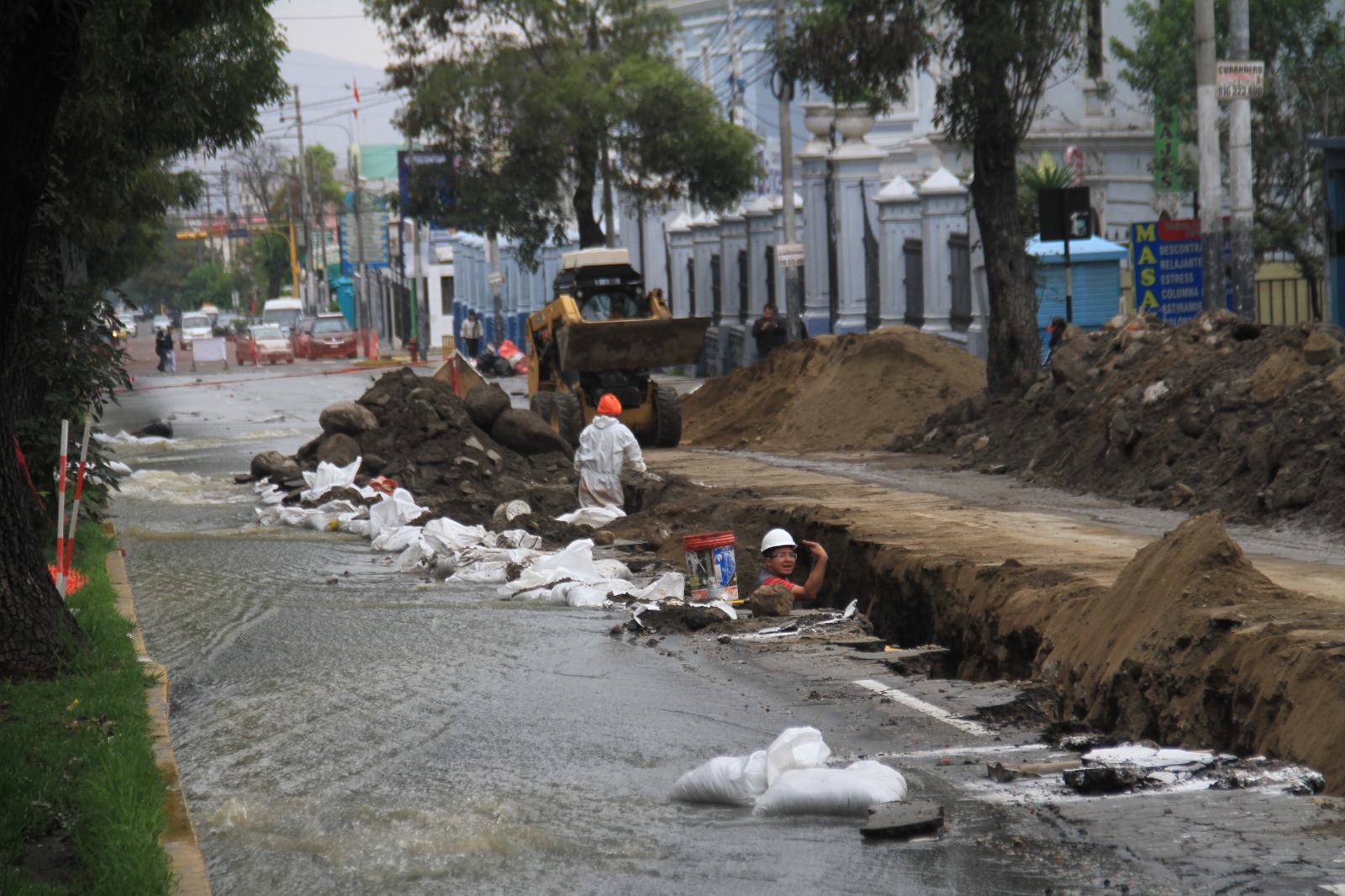 Inician recuperación de vías dañadas por lluvias intensas