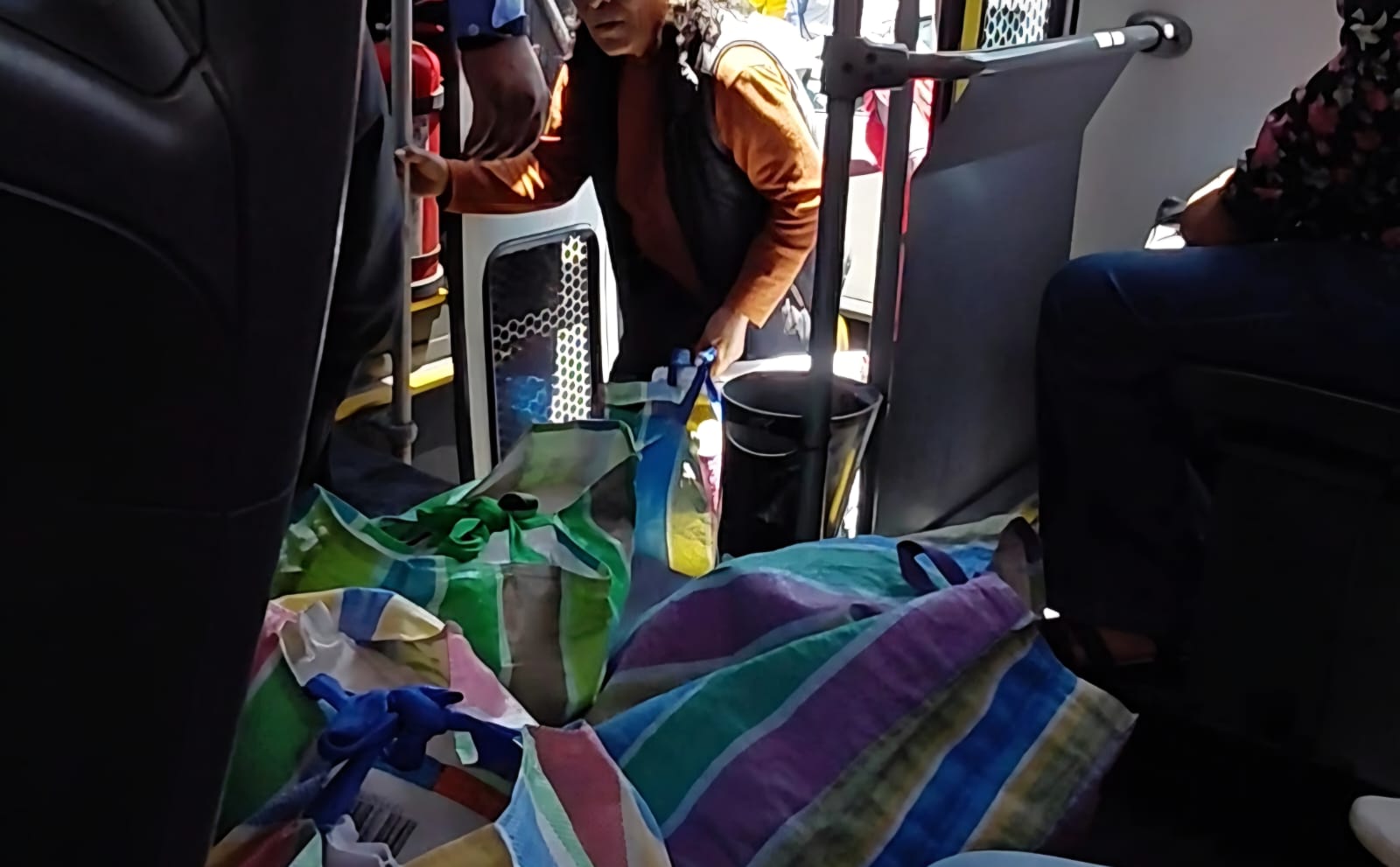 «La combi es un vehículo de pasajeros, no un camión de carga»