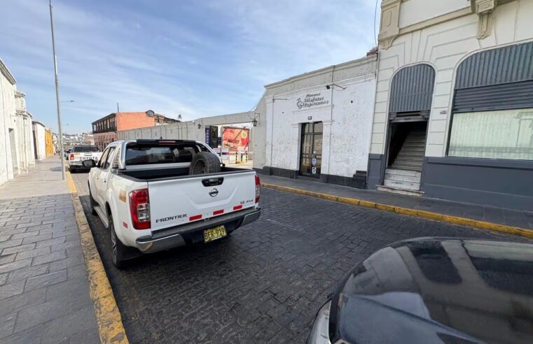 Transporte busca reducir en 20% los vehículos mal estacionados al 2026