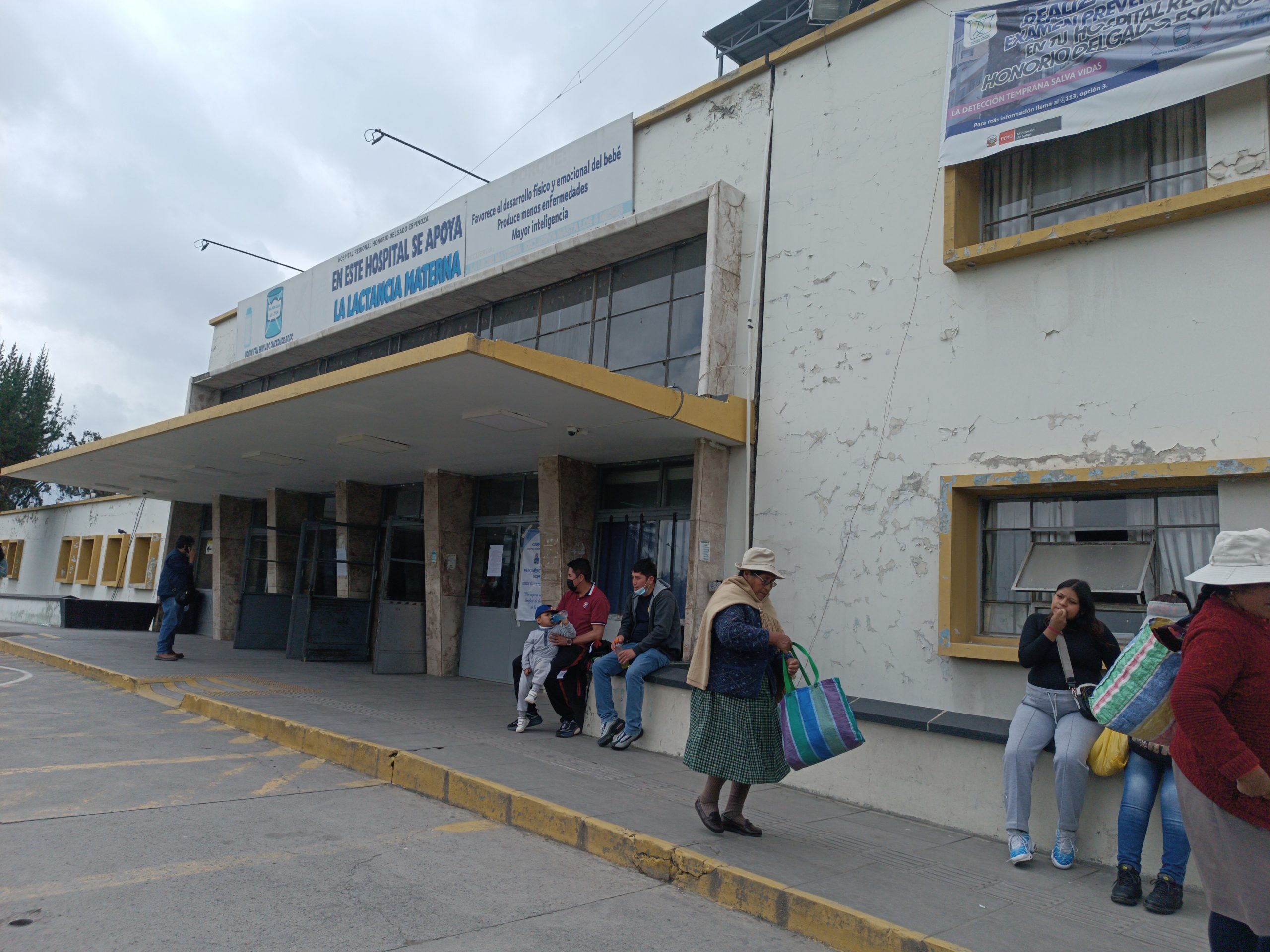 Huelga indefinida paraliza casi 4 mil atenciones en Honorio Delgado y Goyeneche