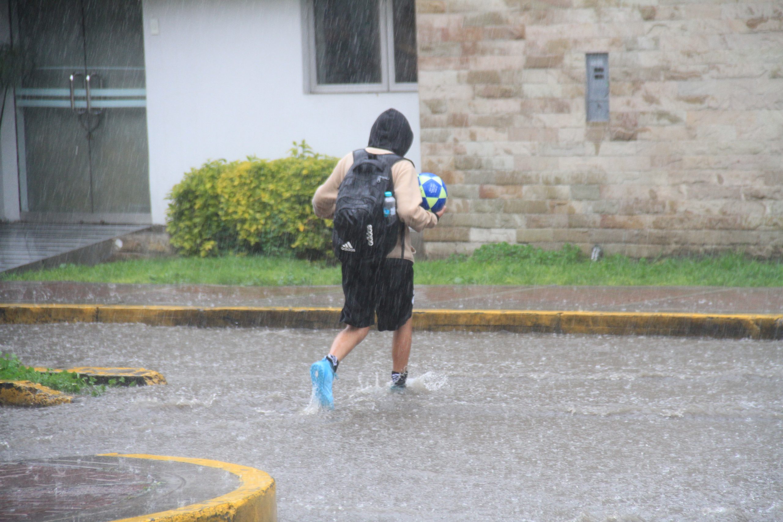 Fuertes lluvias se extenderán hasta el próximo lunes en Arequipa