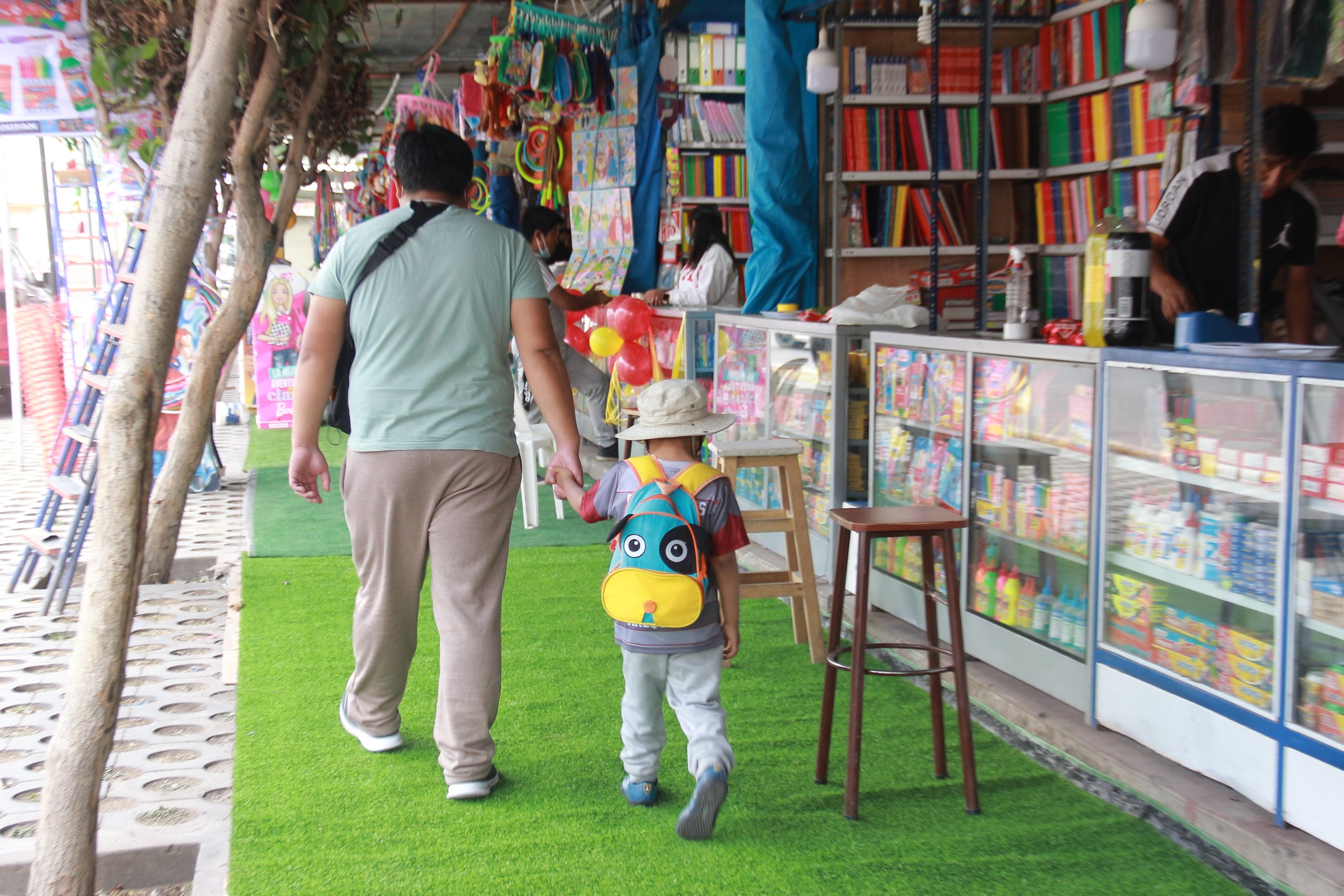 Empezó el “dolor de cabeza” de padres de familia por campaña escolar