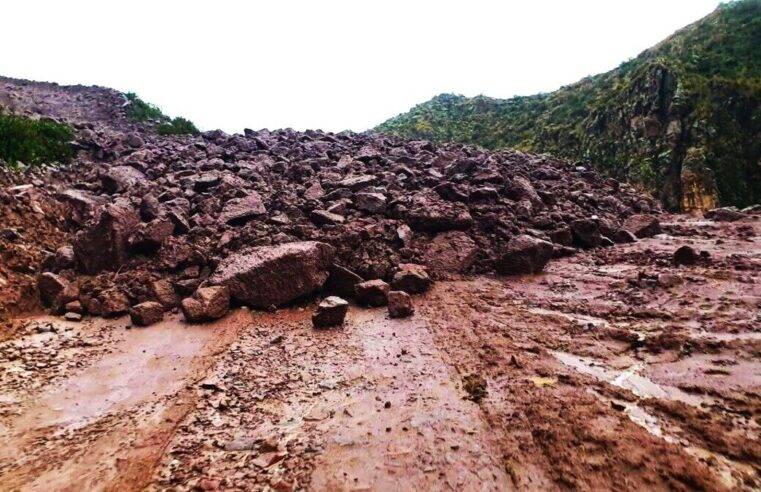 Tres distritos de Castilla permanecen incomunicados y exigen declaratoria de emergencia