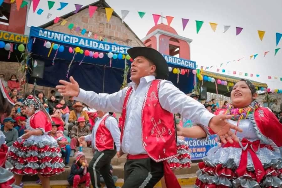 Danza, colorido y tradición marcaron el Carnaval de Tarata 2026