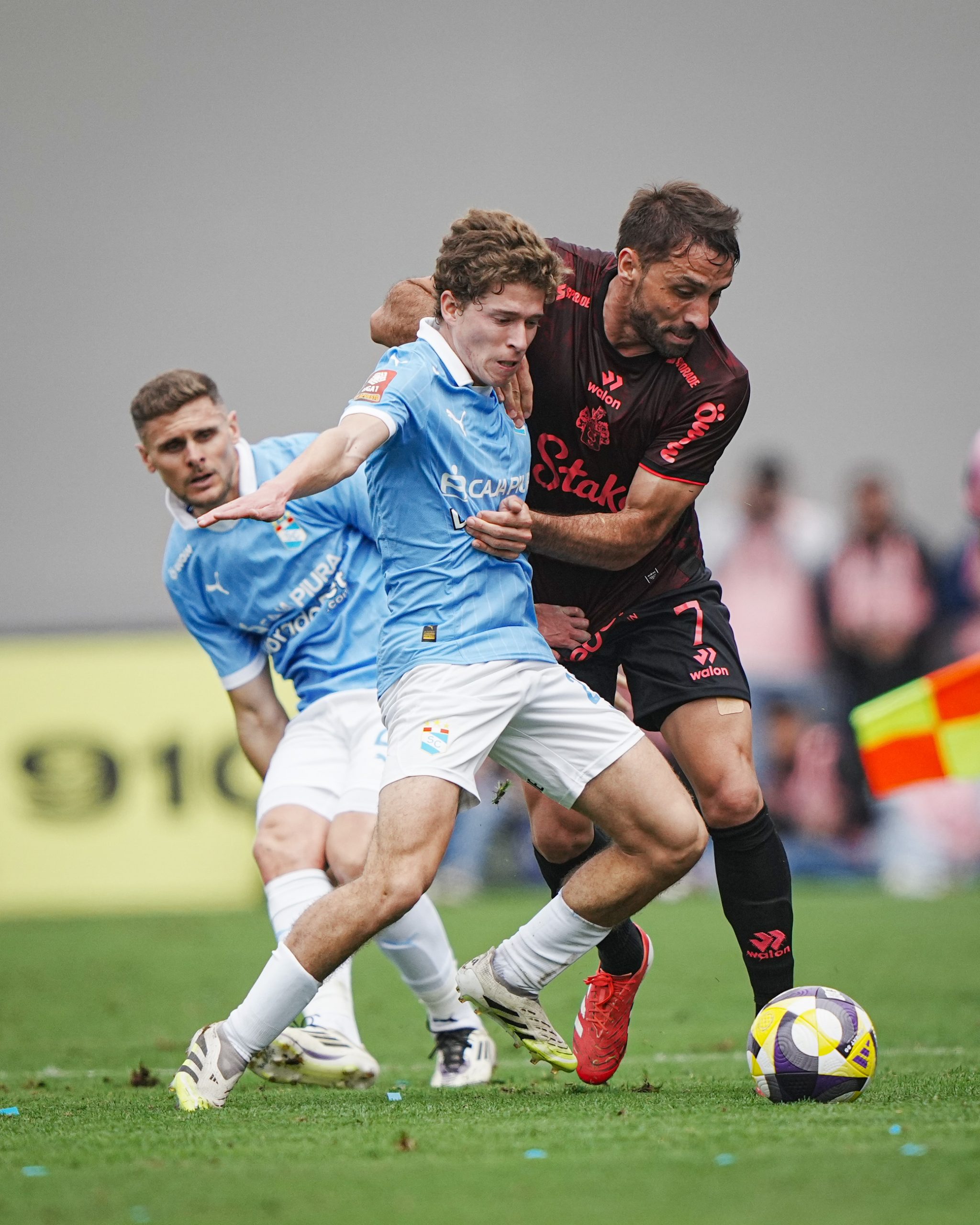 FBC Melgar y Cristal son rivales directos en el torneo