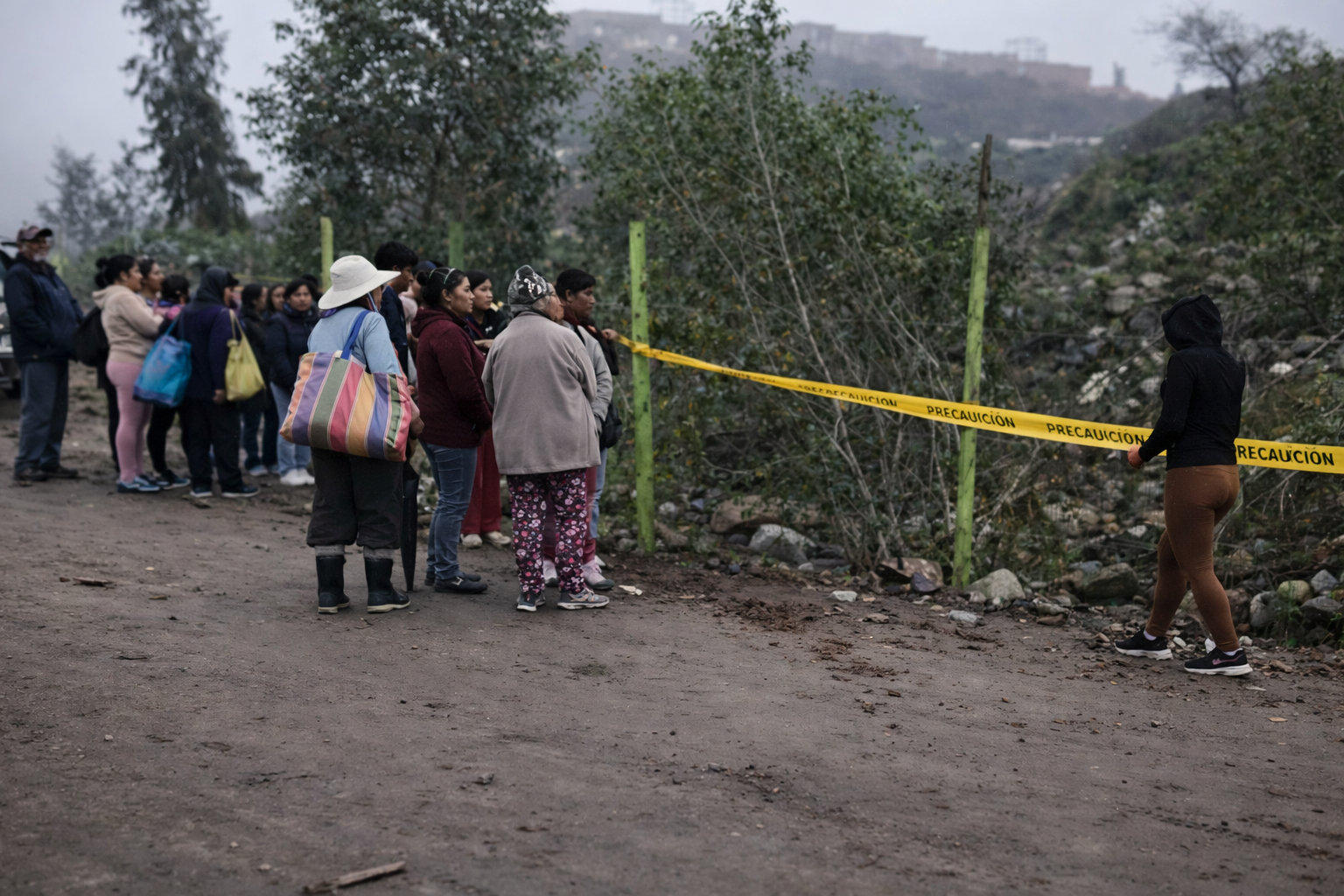 Encuentran cadáver dentro de costales en torrentera de Chiguata