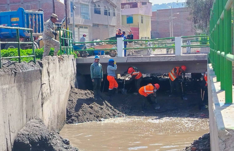 Ejército del Perú desbloquea vías y torrenteras afectadas por lluvias intensas