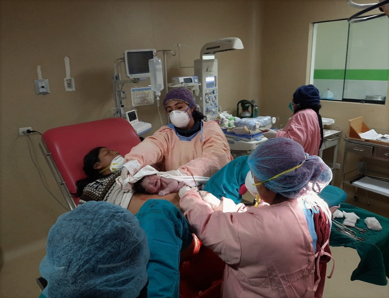 Obstetras y neonatólogos: dos roles esenciales durante el nacimiento