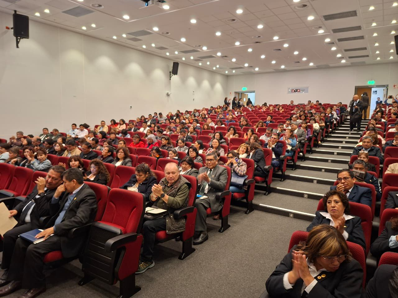 Más de 500 directores de colegiosen la región fortalecen capacidades