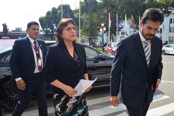 Delia Espinoza postula al CAL, pero insiste en ser fiscal suprema