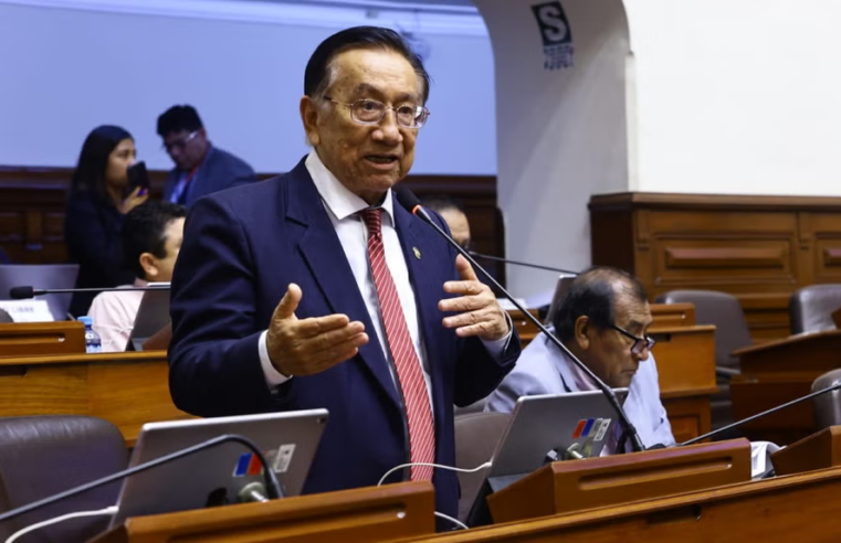 Balcázar dice que asumiría la Presidencia si Jerí es censurado