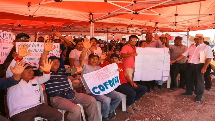 Cofopri entrega planos para formalizar predios de 258 familias