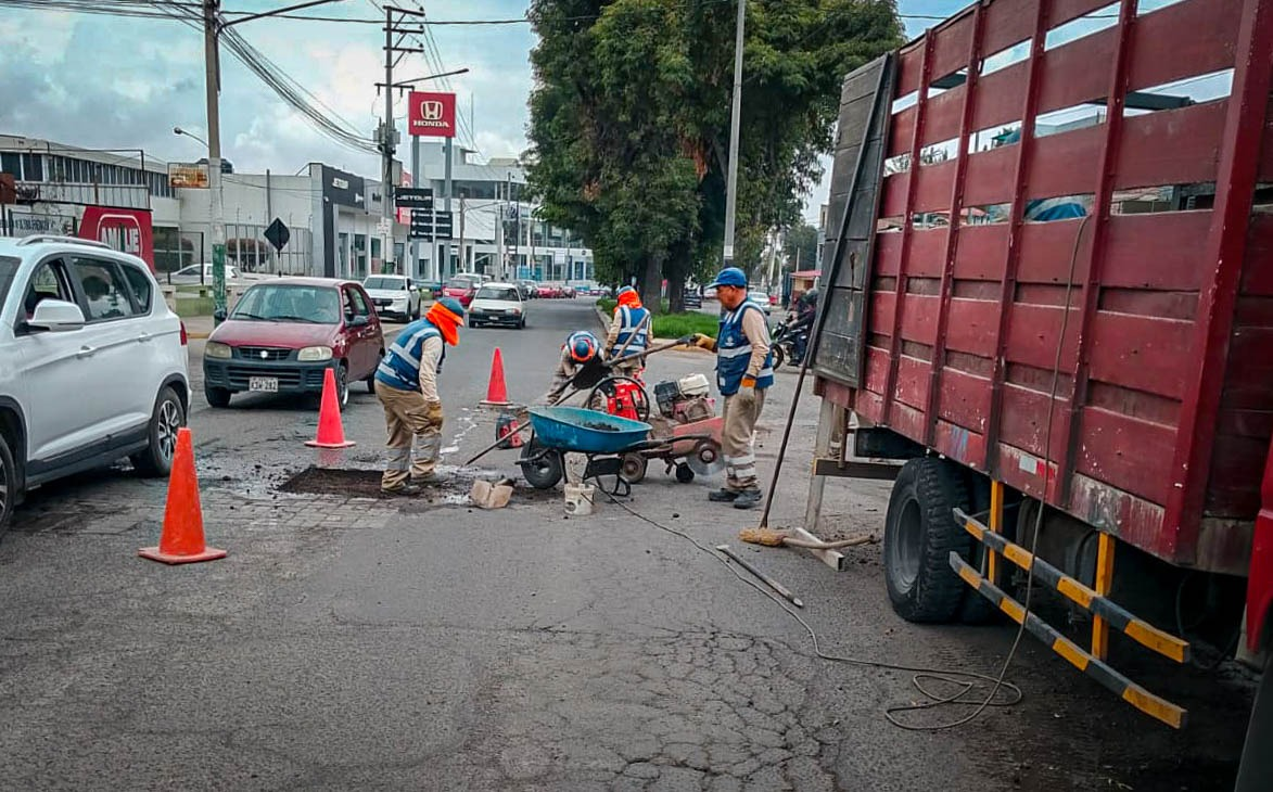 MPA intensifica trabajos de parchado y recuperación de vías en el Cercado