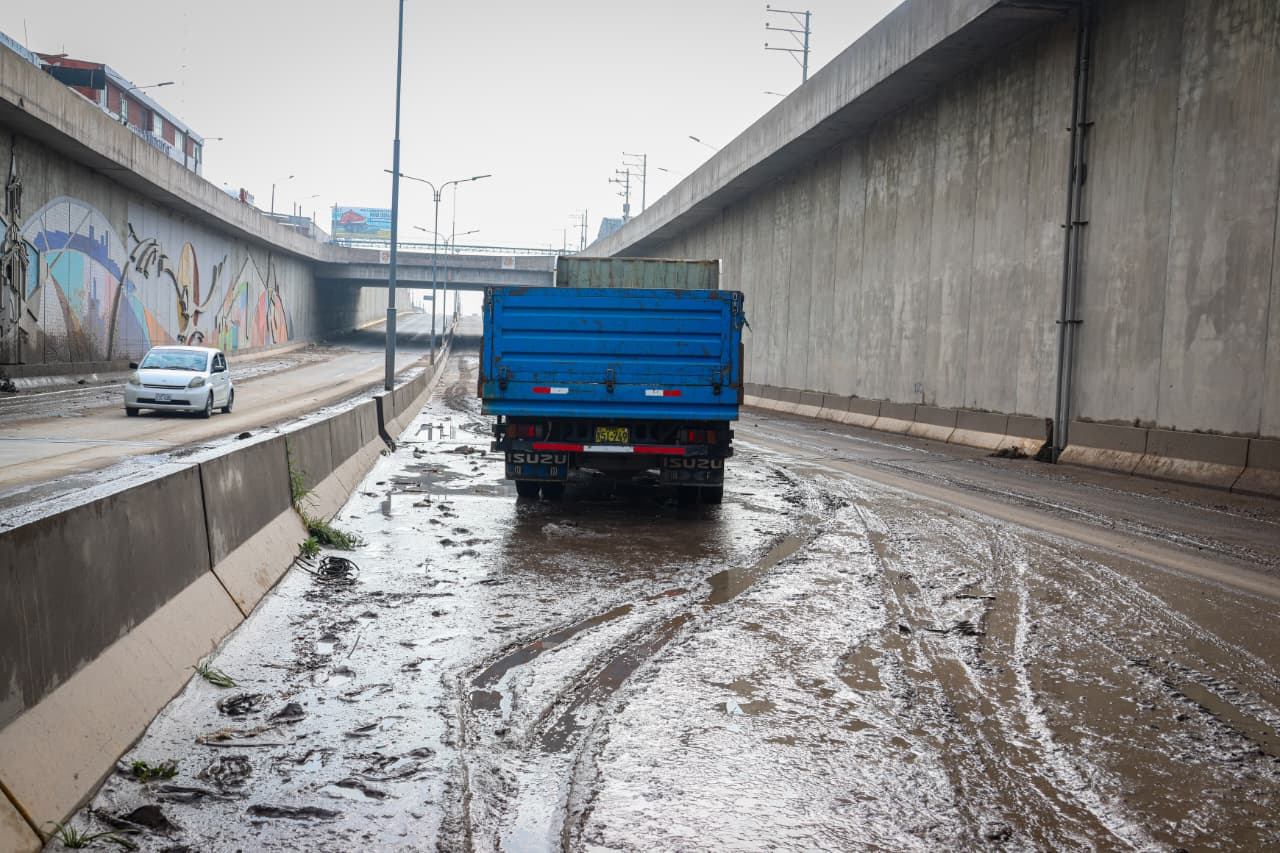 Urge limpieza del drenaje pluvial del zanjón de la Variante de Uchumayo