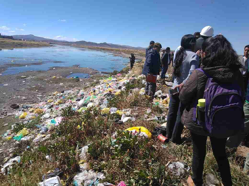 Preocupa aumento de contaminación en la bahía del Lago Titicaca