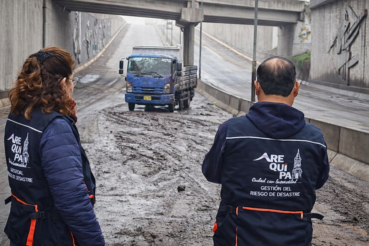 Cerrarían zanjones y vías inundadas ante imprudencia de conductores