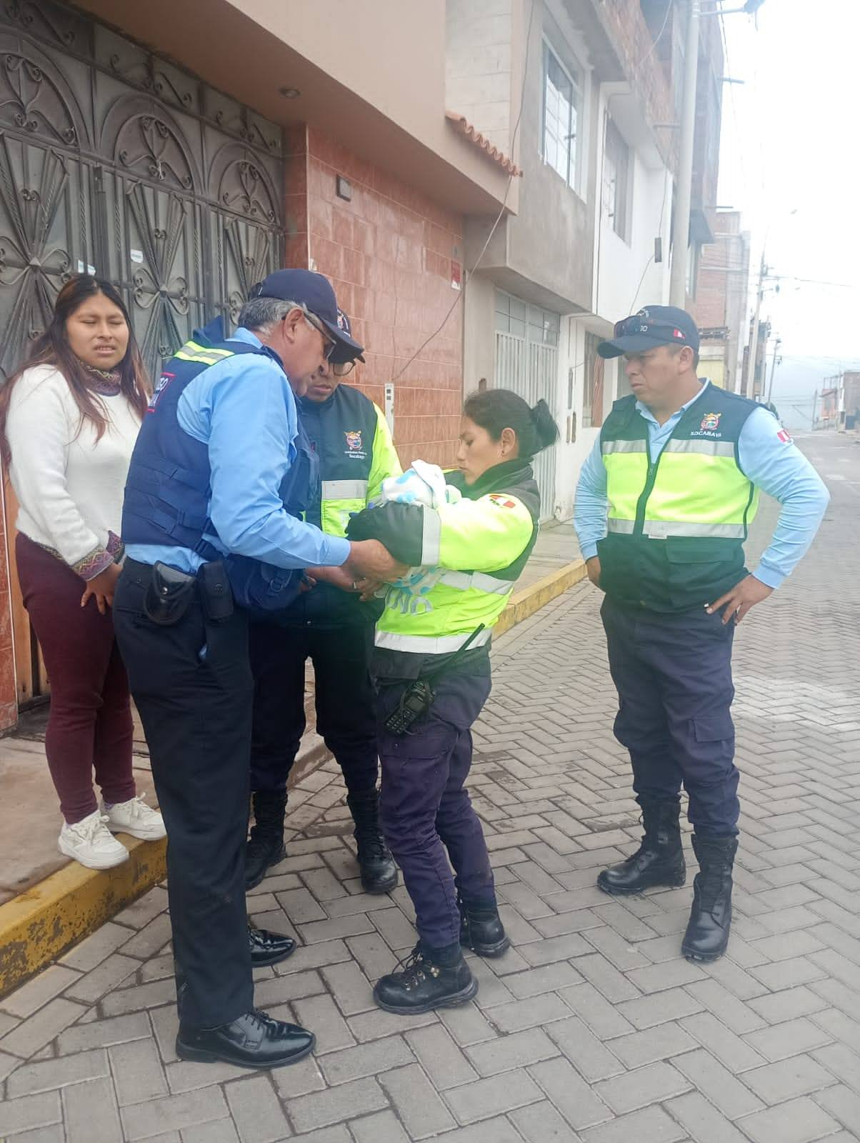 Recién nacida abandonada en Socabaya permanece estable en el HDE