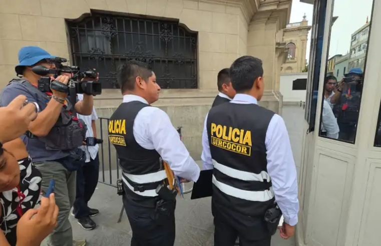 Fiscales y policías ingresan a Palacio de Gobierno por investigación contra Jerí