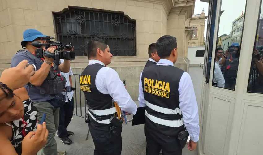 Fiscales y policías ingresan a Palacio de Gobierno por investigación contra Jerí