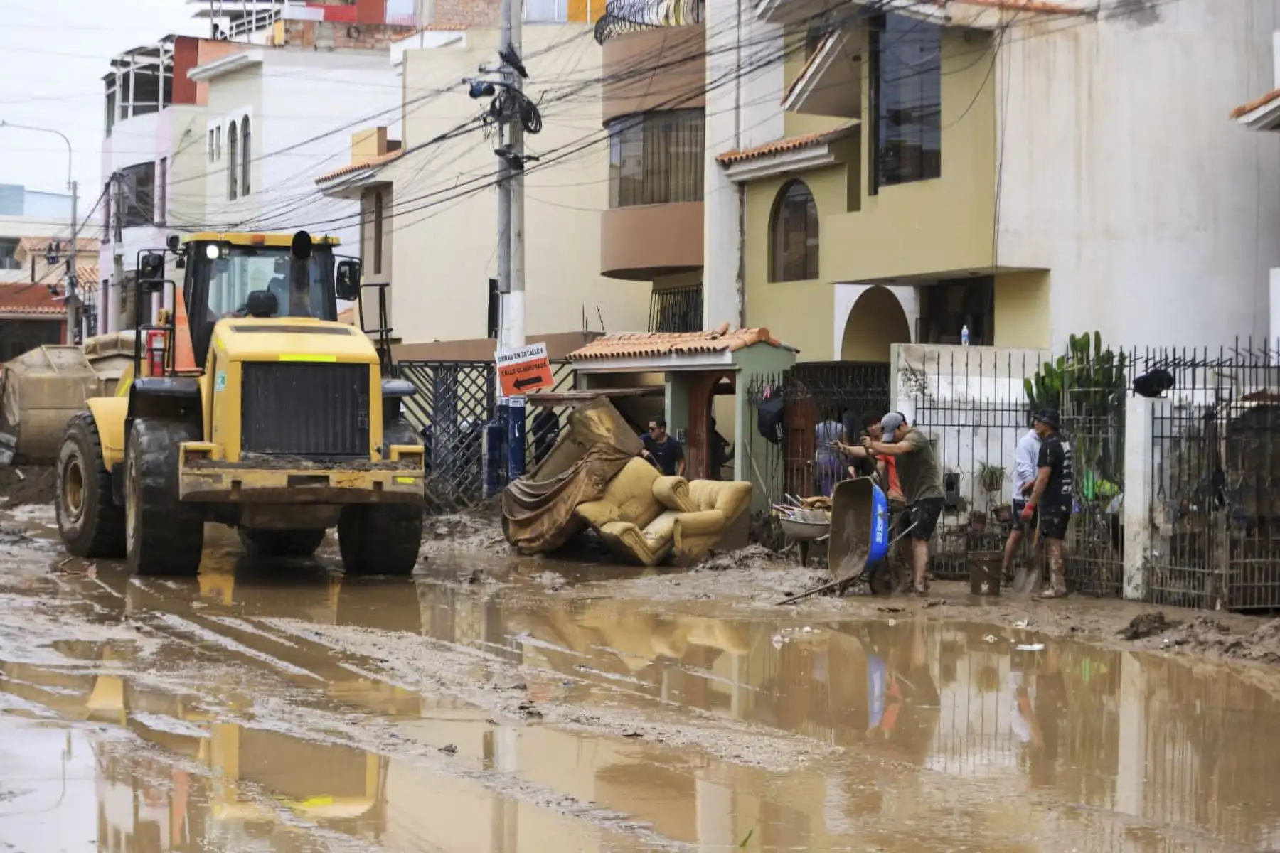 Coordinan empadronamiento para entrega de bonos a damnificados