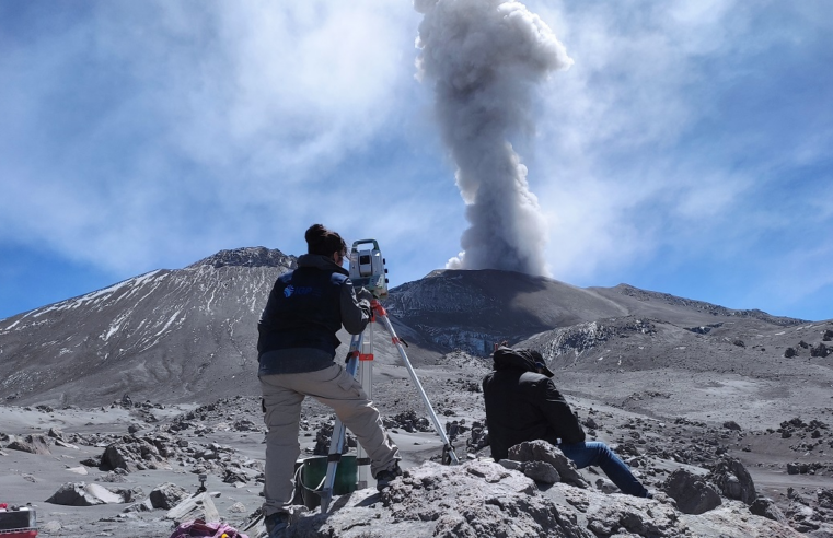 Sabancaya registró 4 explosiones en una semana y seguirá activo