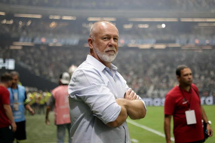 Preparan inicio de Menezes frente a la selección