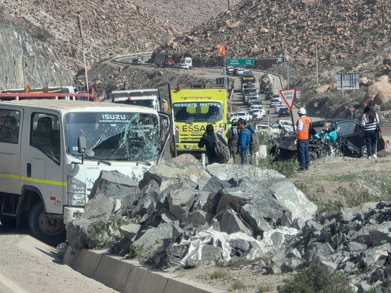 Triple choque en vía Cerro Verde deja cuatro heridos