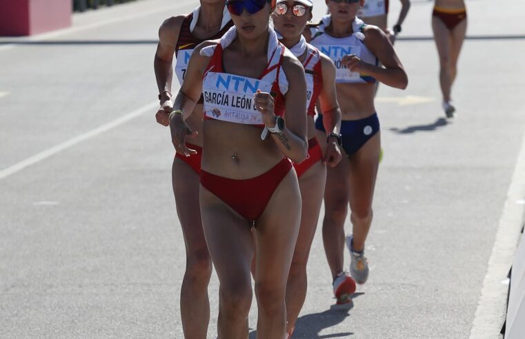 Kimberly García y Evelyn Inga en competencia hoy en Eslovaquia