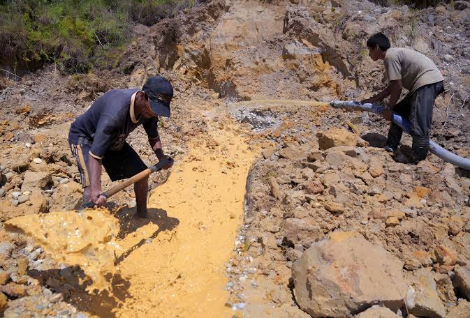 Minería ilegal movilizó más de 11 500 millones de dólares en 2025