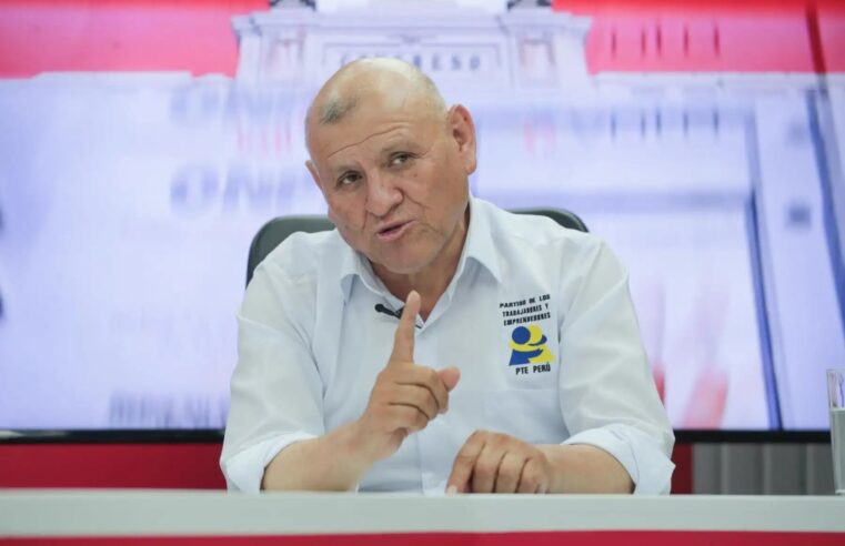 Fallece candidato presidencial Napoleón Becerra en accidente