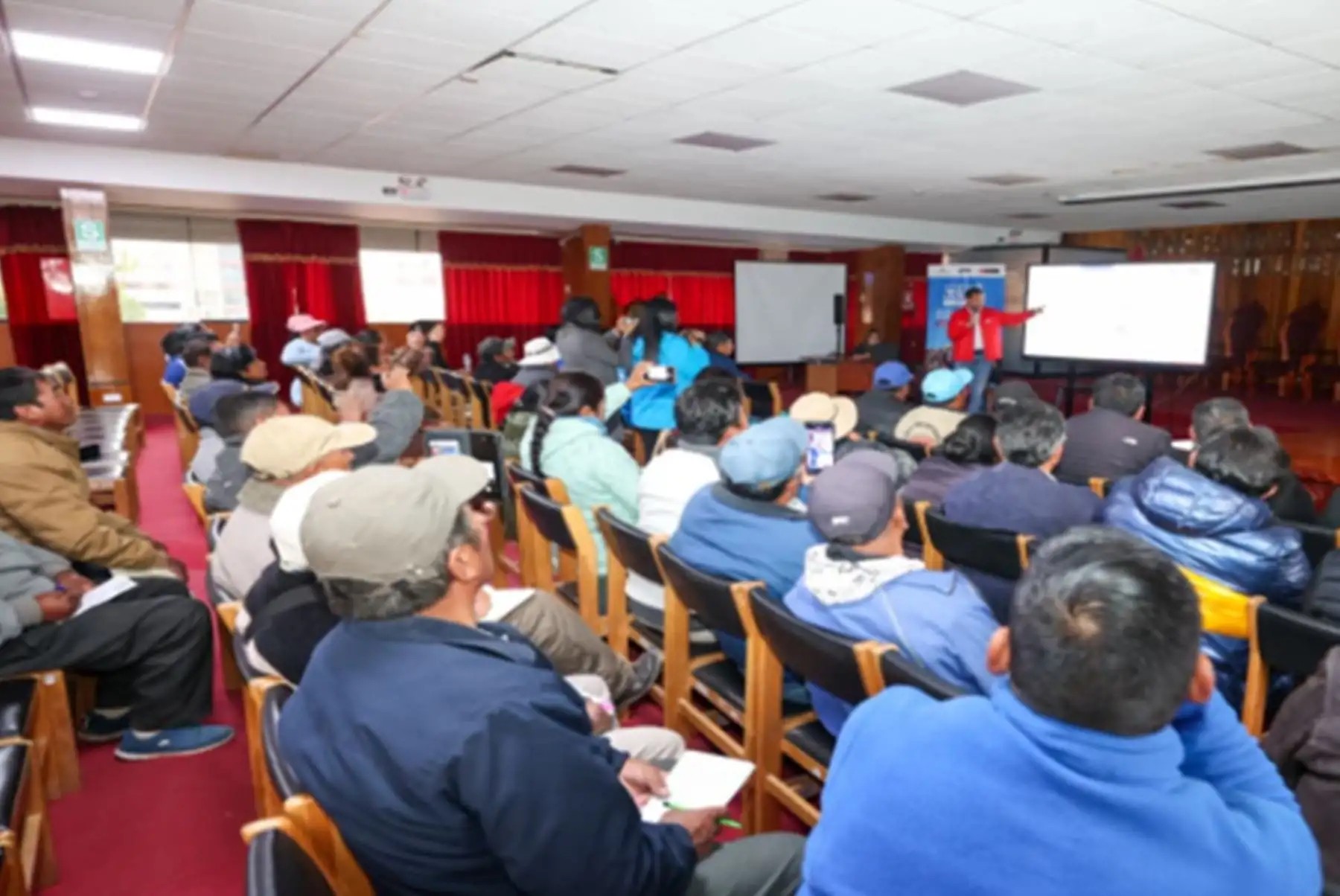 Vivienda informó a dirigentes y autoridades el avance de cada etapa del PIAA Juliaca