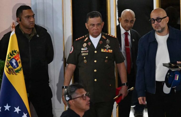 Presidenta de Venezuela realiza cambios militares