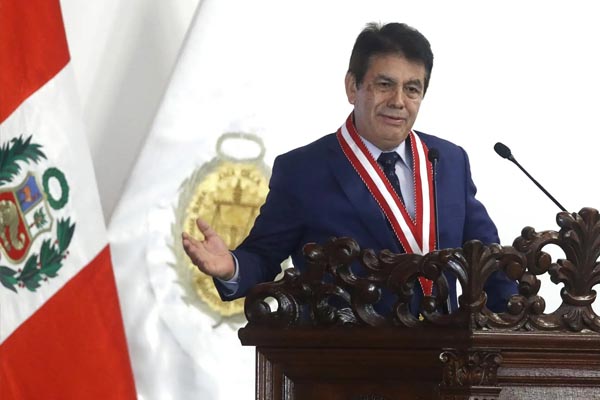 Gálvez juró como fiscal de la Nación y pide más presupuesto para el Ministerio Público