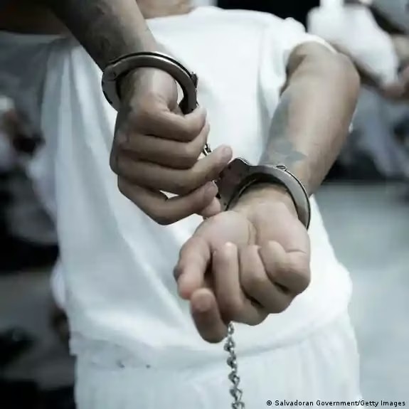 EL SALVADOR INSEGURIDAD PRISIÓN PERPETUA.