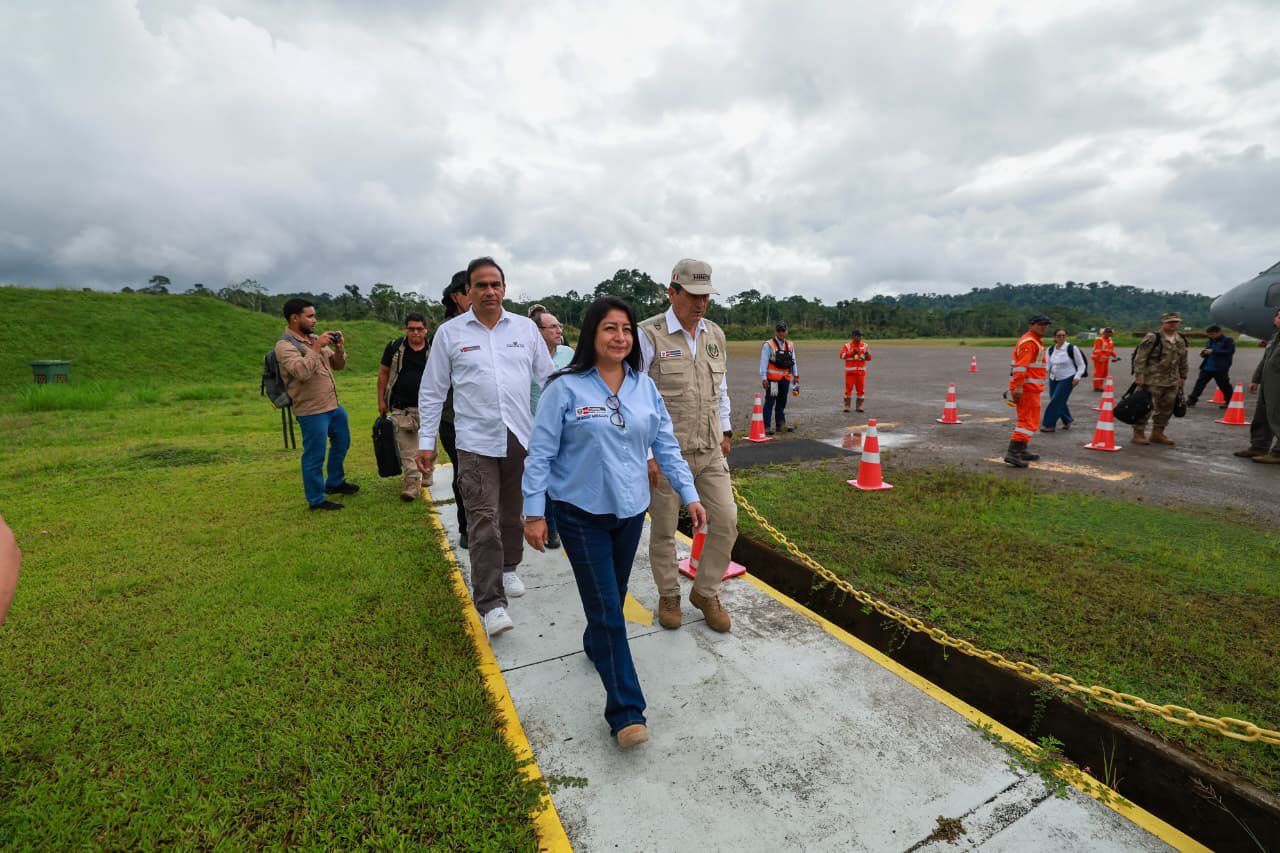 Jefa del Gabinete y ministros supervisan reparación del ducto en Megantoni